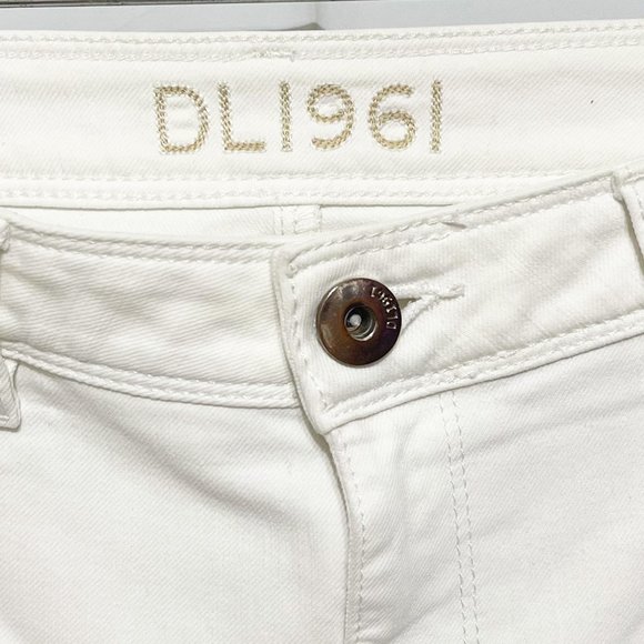 DL1961 size 30 White Mid Rise Straight Jeans - Picture 4 of 7